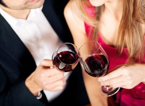 https://i0.wp.com/www.eatthis.com/wp-content/uploads/media/images/ext/536166916/couple-clinking-wine-glasses.jpg?resize=500%2C366&ssl=1